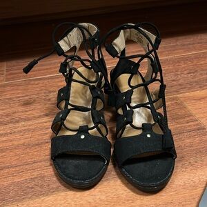 Old navy black sandals size 6